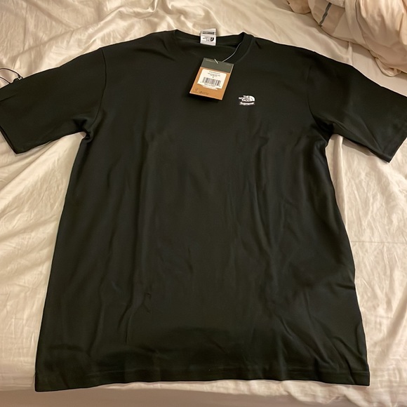 Authentic Supreme North Face T-shirt - Picture 7 of 10